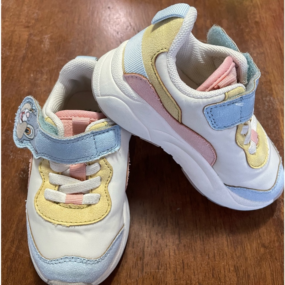 Toddler sneakers size 5.5
